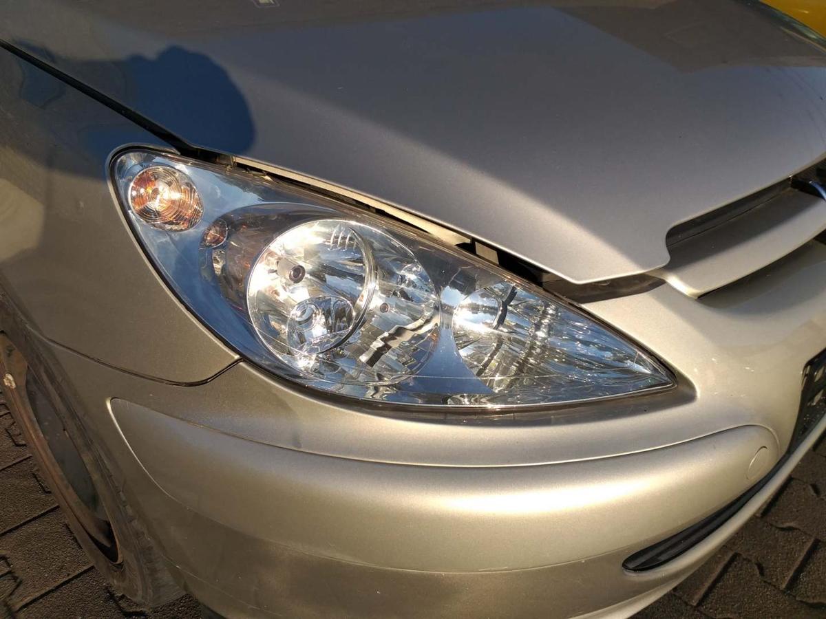 Peugeot 307 original Scheinwerfer vorn rechts Halogen Bj.2004